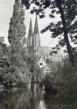 Der große Mühlenteich mit Blick zur "Wiesenkirche" (ev. Pfarrkirche St. Maria zur Wiese)