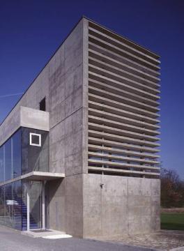 Bürohausarchitektur der 1990er Jahre: Agentur für Kommunikation, Willi-Brand- Allee, erbaut 1999; Architekten: Team 3, Düsseldorf