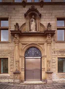 Museum für Kunst und Kulturgeschichte: Portal des Altbaus, erbaut 1904/08