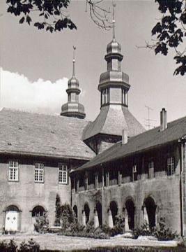 Ehem. Benediktinerinnenkloster (1149-1810): Kreuzgang und Klosterkirche St. Vitus