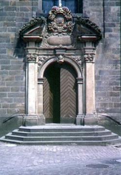 Ehemalige Kapuzinerkirche St. Franziskus, Portal: Frühestes Werk des Baumeisters Johann Conrad Schlaun, errichtet 1715-1718