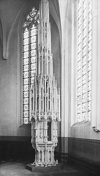 Spätgotisches Tabernakel von 1523 in der St. Marien-Kirche