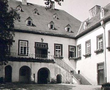 Innenhof von Burg Bilstein, seit 1927 Jugendherberge