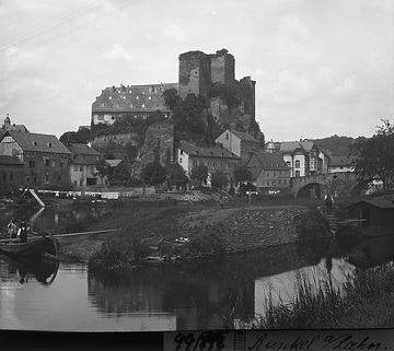 Limburg an der Lahn: Uferviertel mit Burgruine Runkel, erbaut im 12. Jh., 1634 zerstört, und Lahnbrücke aus dem 15. Jh., Aufnahme um 1930?