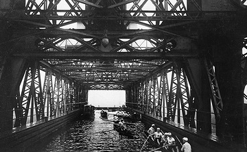 Schiffshebewerk Henrichenburg, eingeweiht 1899: Innenansicht der Stahlkonstruktion