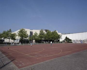 Gesamtschule Scharnhorst, Schulhofseite, Mackenrothweg 15 (erste Gesamtschule der Stadt)