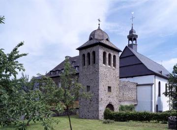 Kloster Rumbeck (auch Stift Rumbeck) in Arnsberg-Rumbeck, ehemaliges Prämonstratenserinnenkloster (um 1190-1806), mit St. Nikolaus-Kirche, erbaut Anfang 13. Jh., Mescheder Straße 79