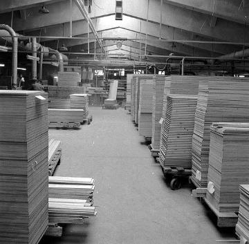 Geha Möbelwerke GmbH: Spanplattenlager in der Fabrikationshalle