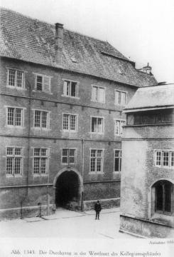 Schulgebäude des alten Gymnasium Paulinum: Durchgang in der Westfront