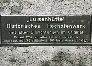 Luisenhütte: Hinweisschild der ältesten erhaltenen Hochofenanlage Deutschlands in Wocklum