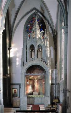 Kath. Propsteikirche St. Walburga: Wandbild mit Kruzifix und Gnadenstuhl in einer steinernen Altararchitektur, Gotik, um 1420