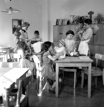Kinderheim St. Josef: Kinderfreizeit mit Erzieherin