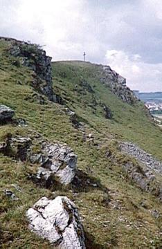 Der Piusberg mit Gipfelkreuz
