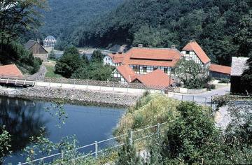 LWL-Freilichtmuseum Hagen: Stauweiher mit der Papiermühle