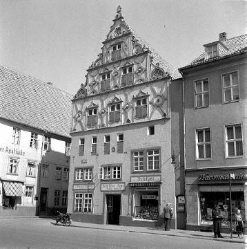 Giebelhaus von 1560 mit Lipperenaissance-Ornamentik am Neuen Markt 2 ('Deutsches Haus')