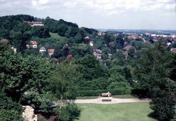 Blick von der Burg Sparrenberg auf den Johannisberg (Richtung Nordwesten)