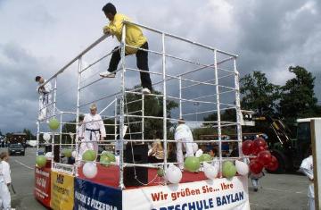 Festzug 850-Jahrfeier Nordwalde 2001: Wagen der Sportschule Baylan