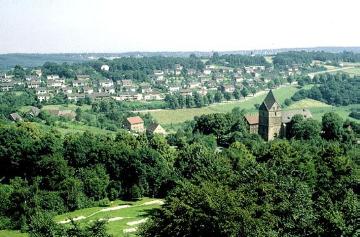 Blick vom Vincke-Turm auf den Stadtteil Hörde-Syburg und die ev. Pfarrkirche, ehem. St. Peter