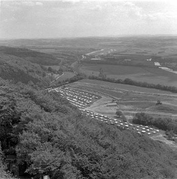 Blick von Hohensyburg auf einen Campingplatz und in das Ruhrtal