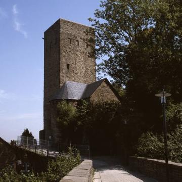 Ruine der Burg Blankenstein, erichtet um 1226, geschliffen im 17. Jh., verbliebener Burgturm heute Aussichtstum