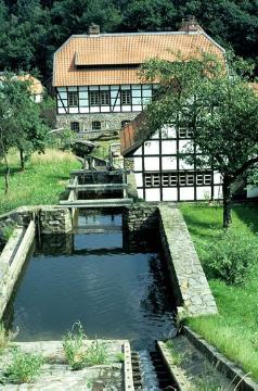 LWL-Freilichtmuseum Hagen: Büttenpapiermühle und Ölmühle mit Mühlbach