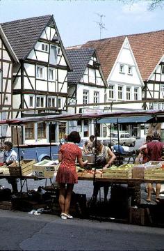 Wochenmarkt vor den Fachwerkhäusern des 17. und 18. Jahrhunderts, Am Seel