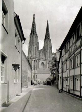 Altstadtstraße mit Blick auf die "Wiesenkirche" (ev. Pfarrkirche St. Maria zur Wiese)
