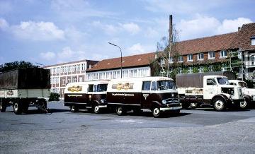 Fuhrpark einer Zigarrenfabrik in Bünde. Undatiert, 1960er Jahre. 