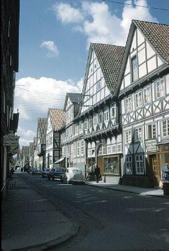 Rinteln-Altstadt um 1961: Die Bäckerstraße mit Fachwerkgebäuden aus dem 16. Jahrhundert (Häuser Nr. 3-7)