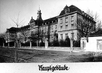 Haupthaus der Provinzial-Hebammenanstalt Bochum. Gründung 1904, ab 1953 Landesfrauenklinik des Landschaftsverbandes Westfalen-Lippe. Ansicht um 1928?