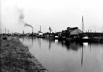 Hafenanlagen am Datteln-Hamm-Kanal