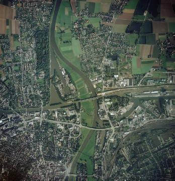 Minden-Stadt, -Leteln im Norden, Wasserkreuz Minden: Kreuzung der Weser mit dem Mittellandkanal, der Hafen, Bundesstraße B61