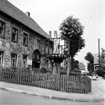 Obermarsberg: Pranger mit Schandpfahl ("Kaak") aus dem 16. Jahrhundert in der Münzstraße