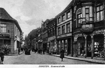 Alte Postkartenansicht: Belebtes Geschäftsviertel in der Essener Straße