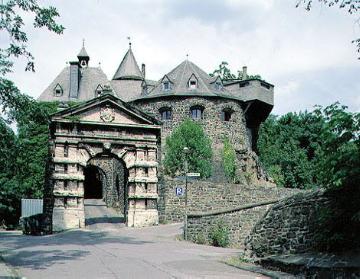 Burg Altena, Toranlage