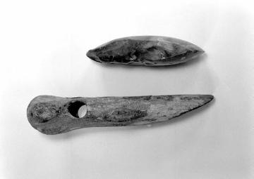 Zeugnisse der Vorzeit: steinzeitliches Werkzeug, Axt aus Hirschhorn und Beil aus Feuerstein im Hamaland-Museum in Vreden