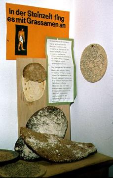 LWL-Freilichtmuseum Hagen: Ausstellungstafel '5000 Jahre Brot' in der Bäckerei
