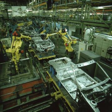Opel Bochum, 1993: Industrieroboter bei der Karosseriemontage - Werk I, Bochum-Laer, Dannenbaumstraße. Produktionsbetrieb 1962-2014.