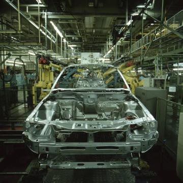 Opel Bochum, 1993: Industrieroboter bei der Karosseriemontage - Werk I, Bochum-Laer, Dannenbaumstraße. Produktionsbetrieb 1962-2014.