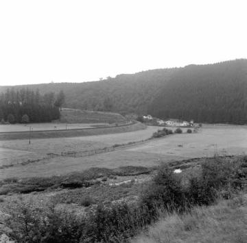 Das Biggetal östlich des alten Dorfes Sondern vor der Flutung des Biggestausees im Jahre 1965