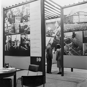 Gesundheitsausstellung, Köln 1951, Abteilung Westfalen mit Fotografien der Landesbildstelle Westfalen