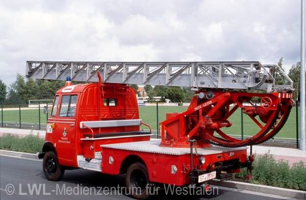 FEUERWEHRAUTO Feuerwehr Löschfahrzeug  mit Drehleiter 