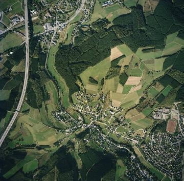Die Ortschaften Gerlingen im Norden an der Autobahn A45, weiter südlich Möllmicke, westlich von Wenden