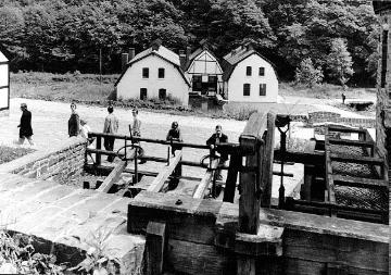 LWL-Freilichtmuseum Hagen: Wasserantrieb und 'Polterbank' der Drahtzieherei 'Pfeffermühle' mit Blick zum Sensenhammerwerk Suberg