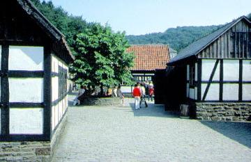 LWL-Freilichtmuseum Hagen: Teilansicht von Gebäuden der Kleinschmiedengruppe