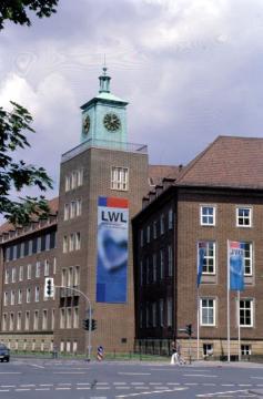Uhrenturm des Landeshauses, Verwaltungssitz des Landschaftsverbandes Westfalen-Lippe (Freiherr vom Stein-Platz)