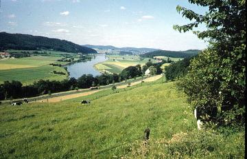 Kleine Weserpforte mit Blick zum Wiehengebirge