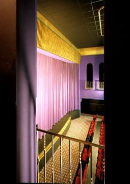 Filmtheater Apollo, erbaut 1937: Bühne im Vorführsaal - Schließung des Kinos 10/2000, Baudenkmal (Königstraße)