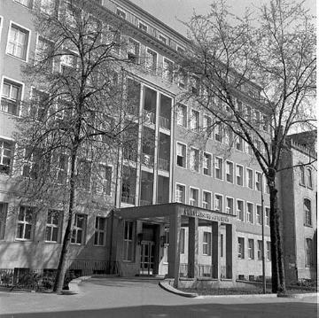 Krankenhaus in Herford, Portal der Chirurgischen Abteilung, 1953.