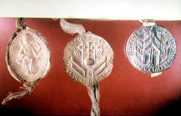 Siegel der Äbtissin Gertrud II. (1231), der Altstadt Herford (1231) und der Neustadt Herford (1412)